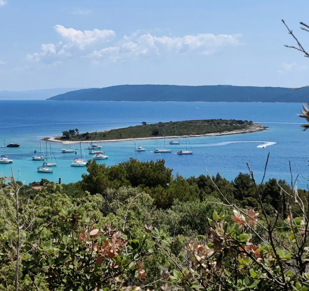 Blue Lagoon, located between Drvenik Veli and Krknjaši islands
